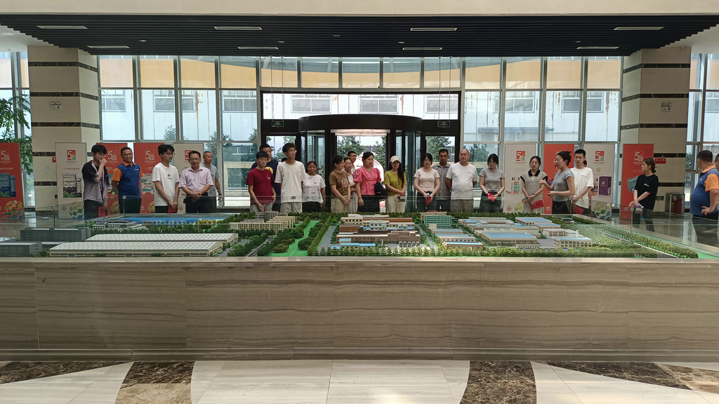 20240817潔晶集團(tuán)舉行2024年職工子女高考獎學(xué)金發(fā)放儀式3