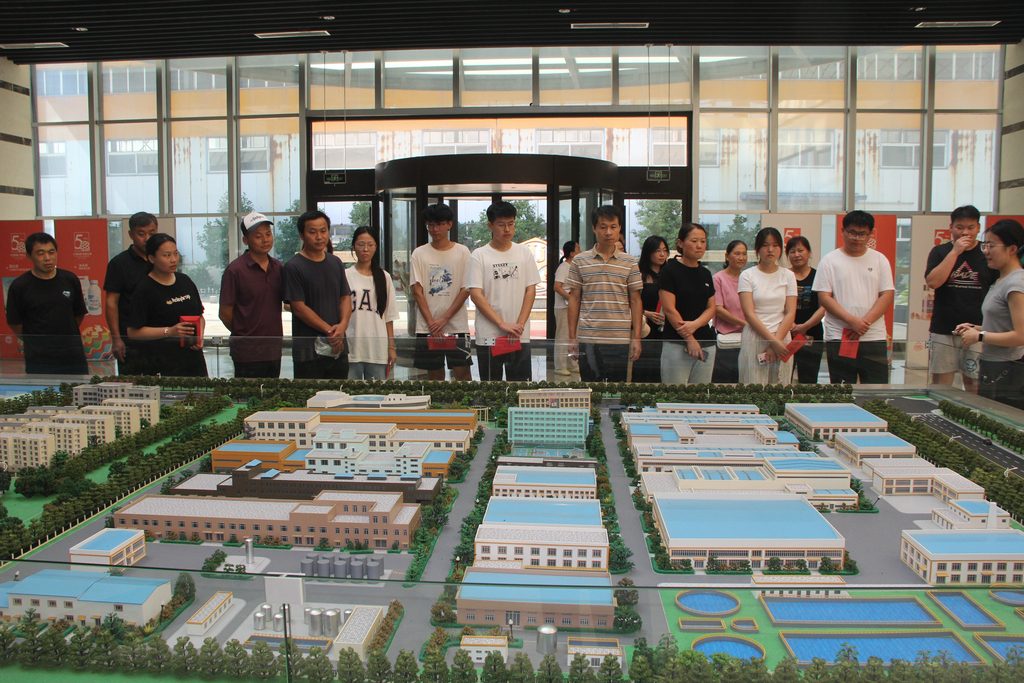 20250819情系職工子女 助力夢想啟航——潔晶集團(tuán)舉行職工子女高考獎(jiǎng)學(xué)金發(fā)放儀式4_1 20250819情系職工子女 助力夢想啟航——潔晶集團(tuán)舉行職工子女高考獎(jiǎng)學(xué)金發(fā)放儀式4_1