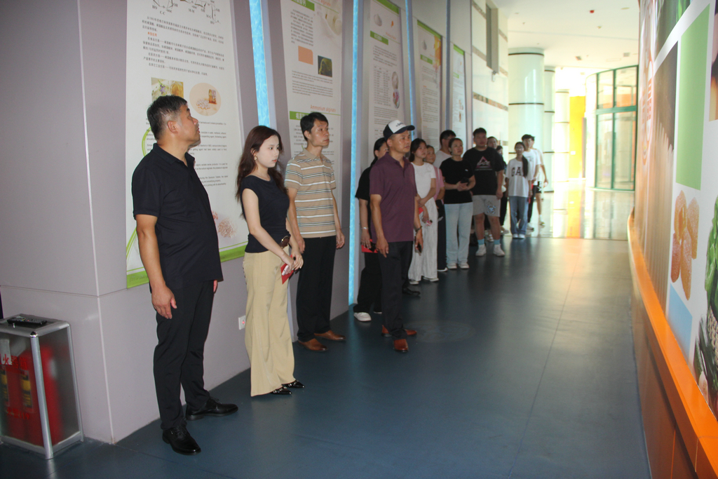 20250819情系職工子女 助力夢想啟航——潔晶集團(tuán)舉行職工子女高考獎(jiǎng)學(xué)金發(fā)放儀式5_1 20250819情系職工子女 助力夢想啟航——潔晶集團(tuán)舉行職工子女高考獎(jiǎng)學(xué)金發(fā)放儀式5_1