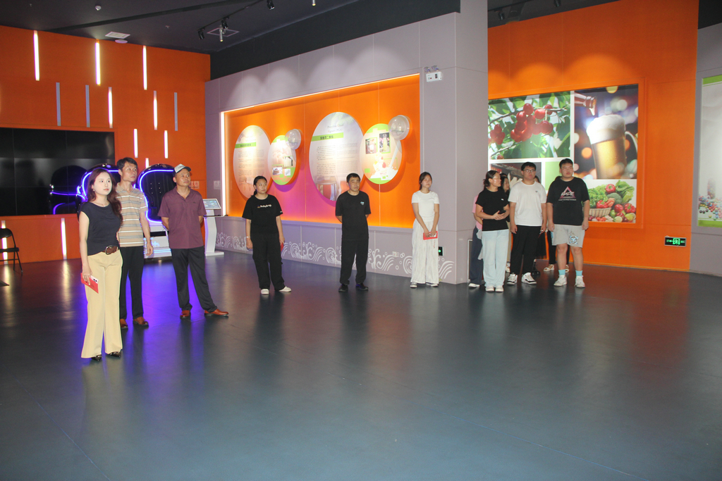 20250819情系職工子女 助力夢想啟航——潔晶集團(tuán)舉行職工子女高考獎(jiǎng)學(xué)金發(fā)放儀式6_1 20250819情系職工子女 助力夢想啟航——潔晶集團(tuán)舉行職工子女高考獎(jiǎng)學(xué)金發(fā)放儀式6_1