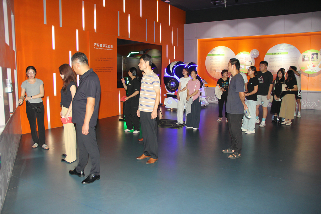 20250819情系職工子女 助力夢想啟航——潔晶集團(tuán)舉行職工子女高考獎(jiǎng)學(xué)金發(fā)放儀式7_1 20250819情系職工子女 助力夢想啟航——潔晶集團(tuán)舉行職工子女高考獎(jiǎng)學(xué)金發(fā)放儀式7_1