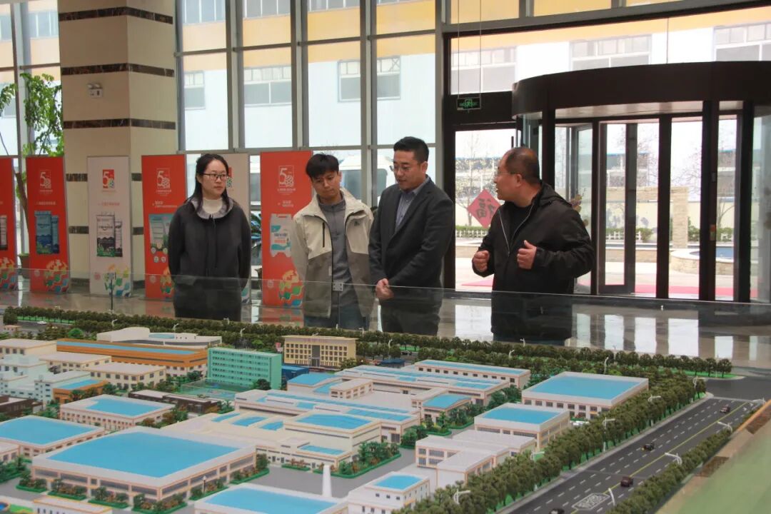 20260331青島海洋生物醫(yī)藥研究院到潔晶集團(tuán)參觀洽談合作3